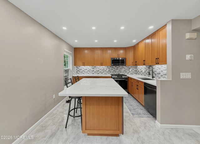 49 Abby Road, Farmingdale, NJ 07727