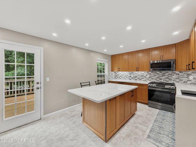 49 Abby Road, Farmingdale, NJ 07727