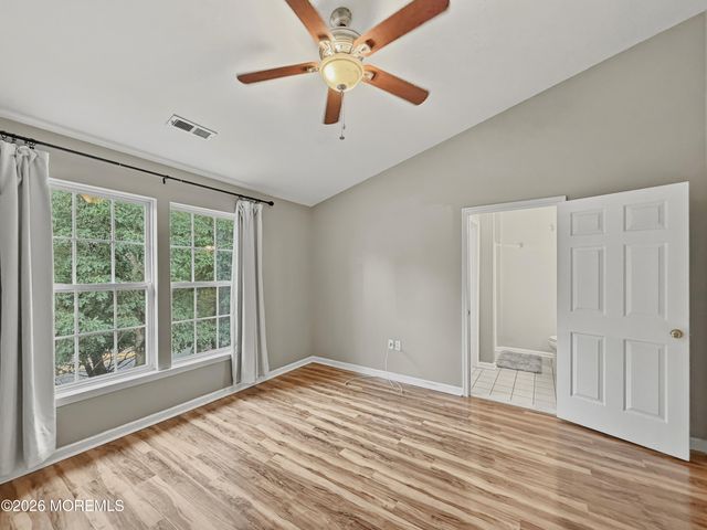49 Abby Road, Farmingdale, NJ 07727