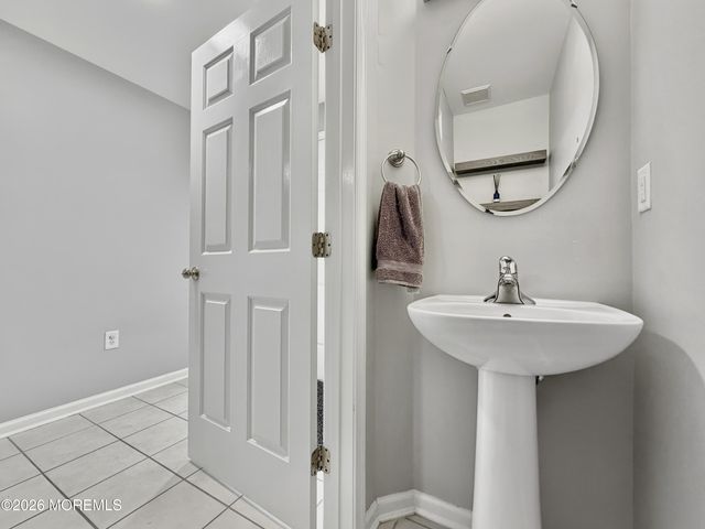 49 Abby Road, Farmingdale, NJ 07727
