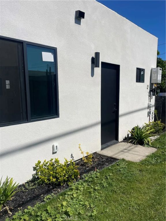 2230 73 Street, Los Angeles, CA 90047