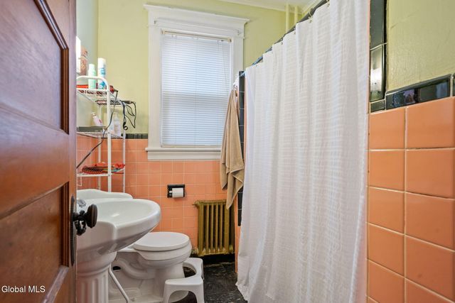 687 Myrtle Avenue, Albany, NY 12208