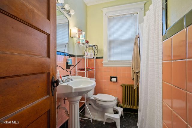 687 Myrtle Avenue, Albany, NY 12208