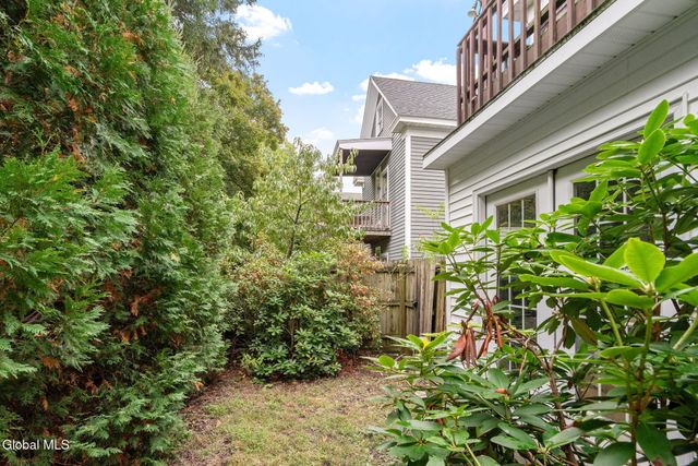 687 Myrtle Avenue, Albany, NY 12208