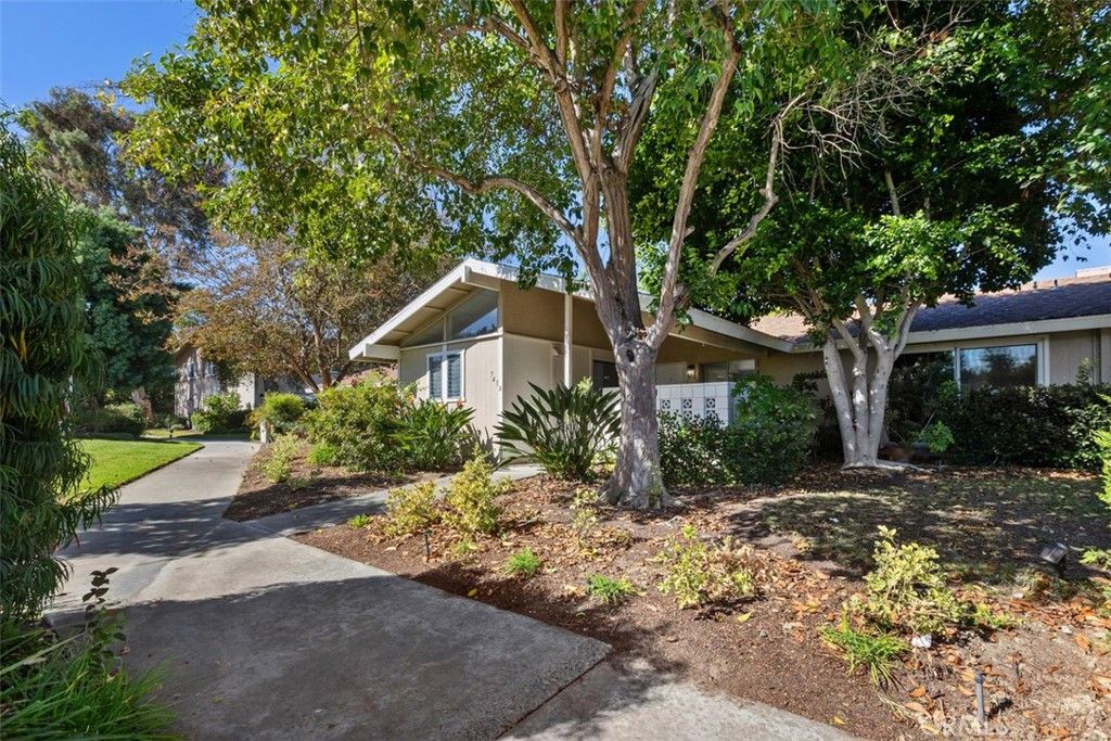 745 Avenida Majorca B, Laguna Woods, CA 92637 — photo 2