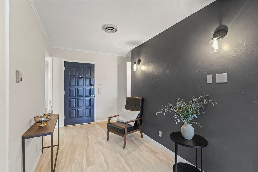 550 E Avenue J B, Grand Prairie, TX 75050 — photo 4