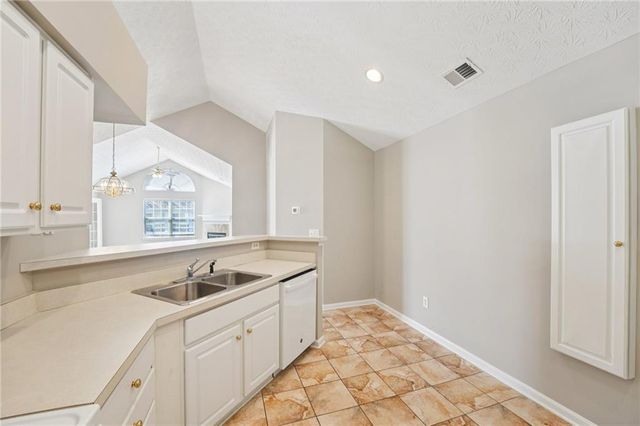 3794 Vineyards Lake NW Circle 12, Kennesaw, GA 30144