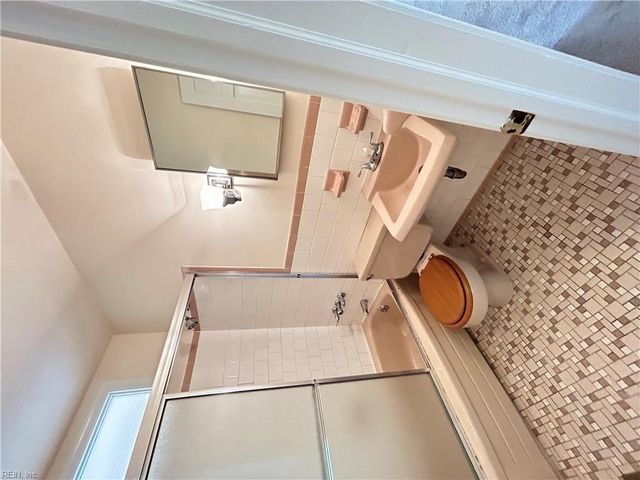1813 Lake View DR, Hampton, VA 23666