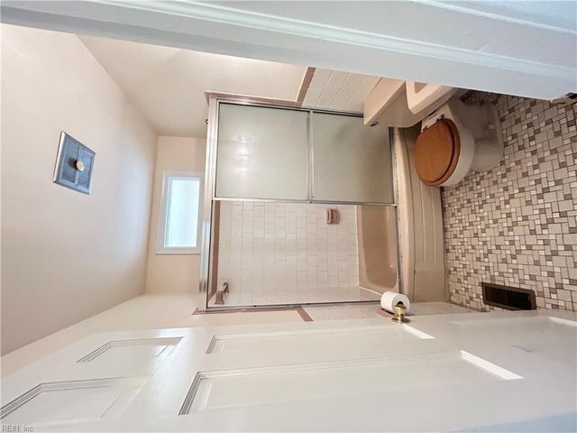 1813 Lake View DR, Hampton, VA 23666