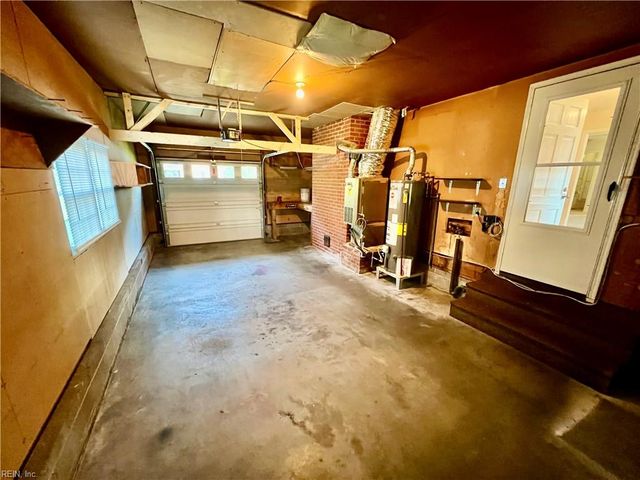 1813 Lake View DR, Hampton, VA 23666