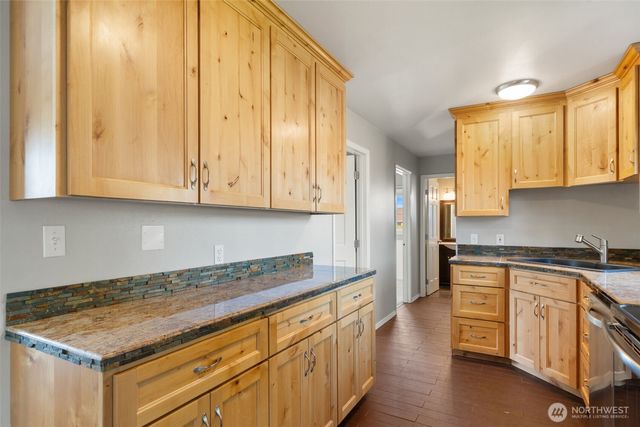 122 N C St, Buckley, WA 98321