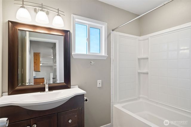 122 N C St, Buckley, WA 98321