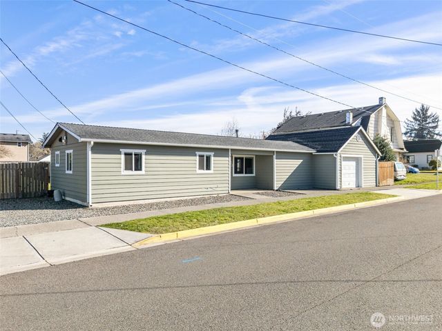 122 N C St, Buckley, WA 98321