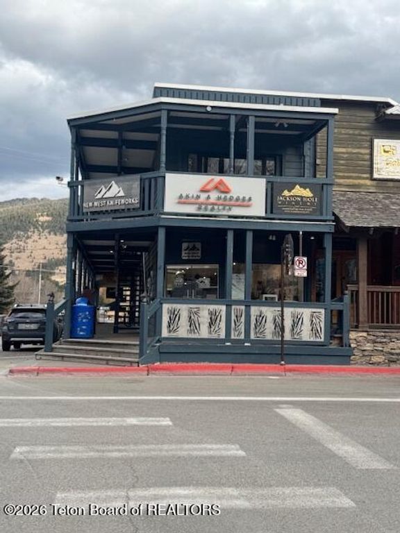 98 CENTER Street UPSTAIRS, Jackson, WY 83001 photo 2