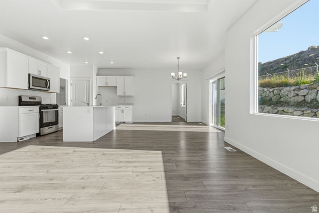 Image 4 of property listing at 3812 S BUCKLEY MINE DR #511, Magna, UT 84044