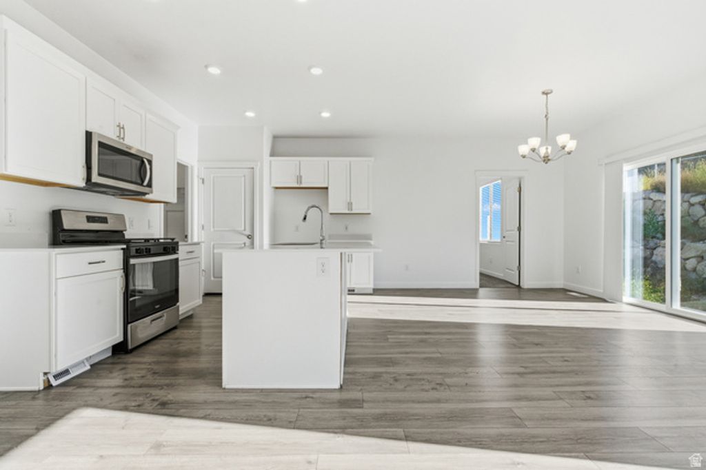 Image 10 of property listing at 3812 S BUCKLEY MINE DR #511, Magna, UT 84044