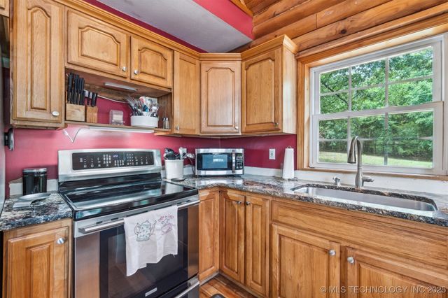 6654 S State Highway 99 Highway, Oilton, OK 74052