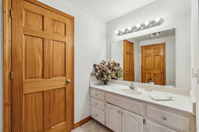 6654 S State Highway 99 Highway, Oilton, OK 74052