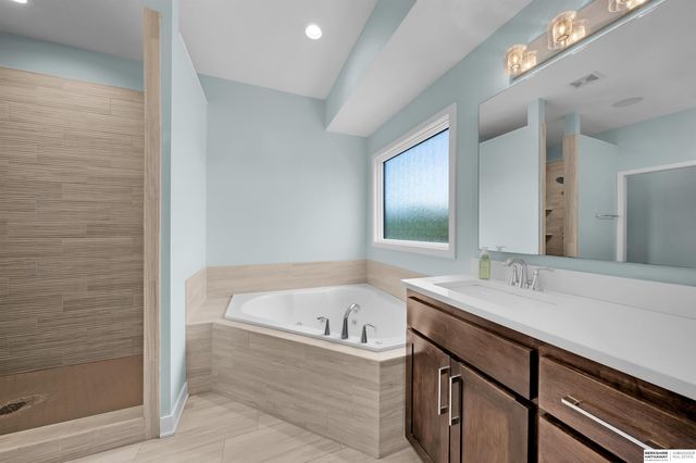 21318 Castlerock Lane, Gretna, NE 68028