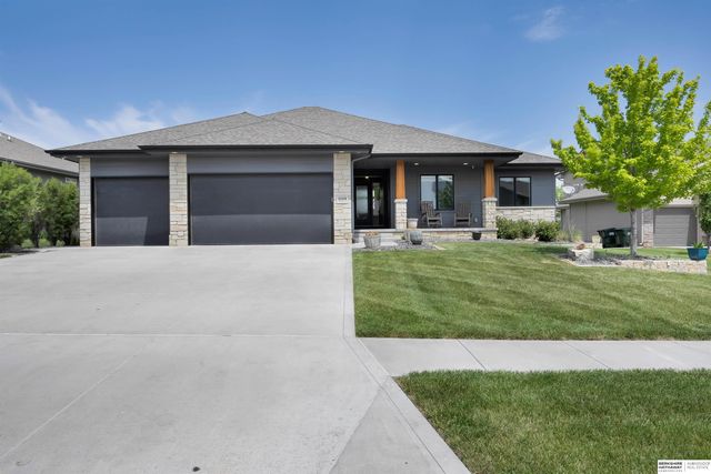 21318 Castlerock Lane, Gretna, NE 68028