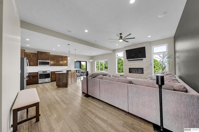 21318 Castlerock Lane, Gretna, NE 68028
