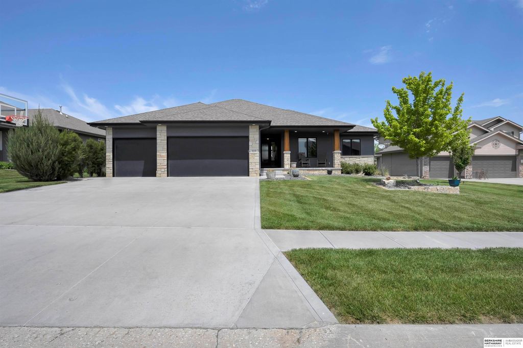 21318 Castlerock Lane, Gretna, NE 68028