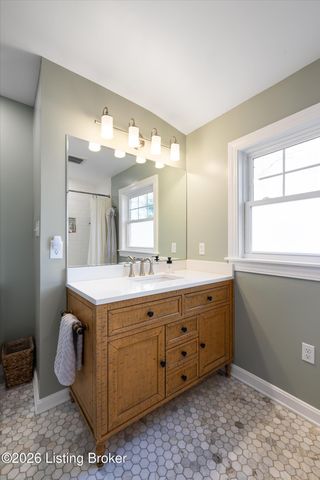 3433 Warner Ave, Louisville, KY 40207