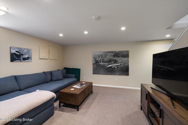 3433 Warner Ave, Louisville, KY 40207