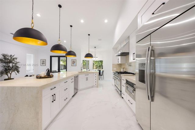 6845 SW 52nd St, Miami, FL 33155