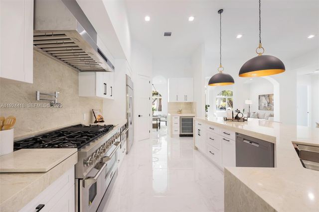 6845 SW 52nd St, Miami, FL 33155