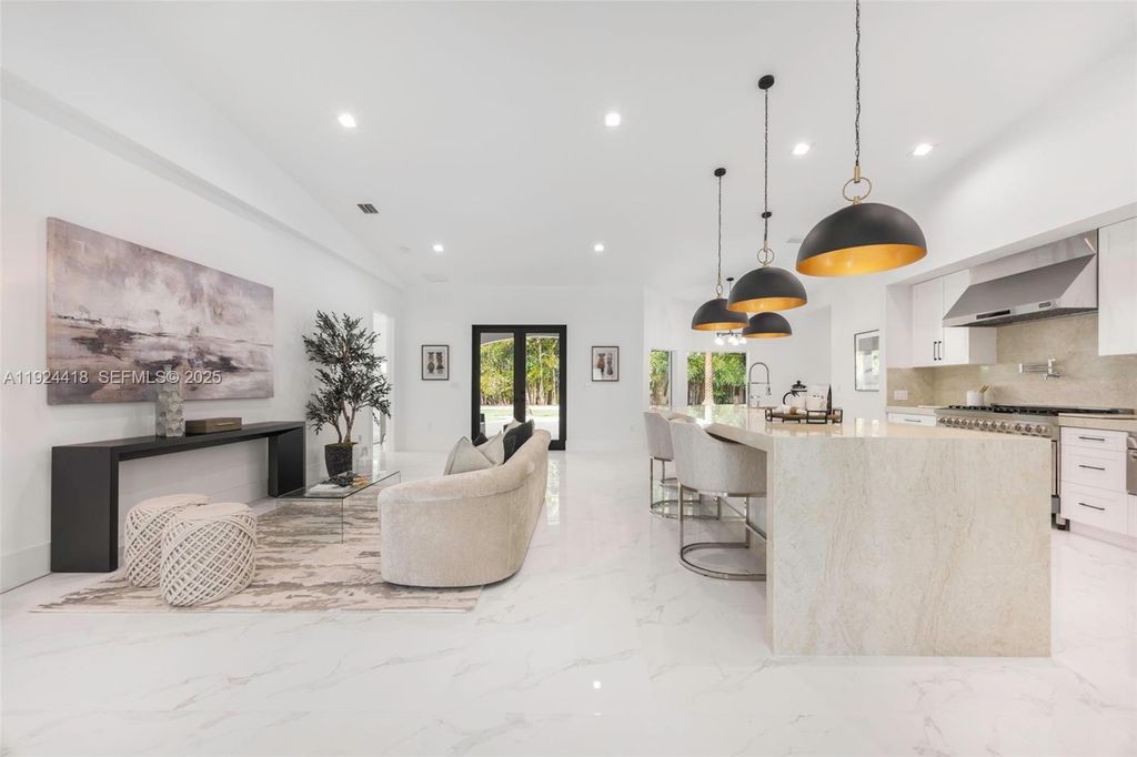 6845 SW 52nd St, Miami, FL 33155