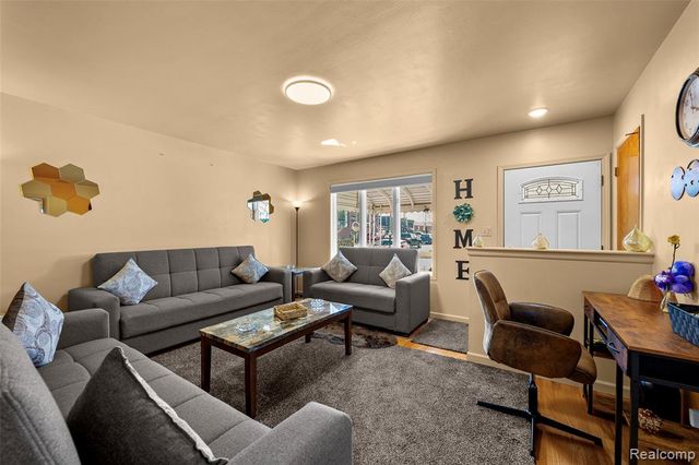 5634 N Lafayette Street, Dearborn Heights, MI 48127