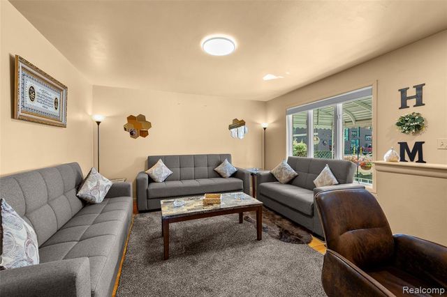 5634 N Lafayette Street, Dearborn Heights, MI 48127
