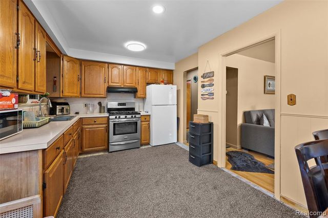 5634 N Lafayette Street, Dearborn Heights, MI 48127