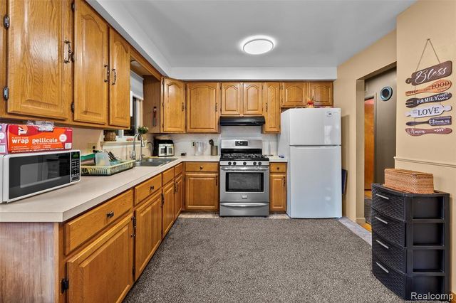 5634 N Lafayette Street, Dearborn Heights, MI 48127
