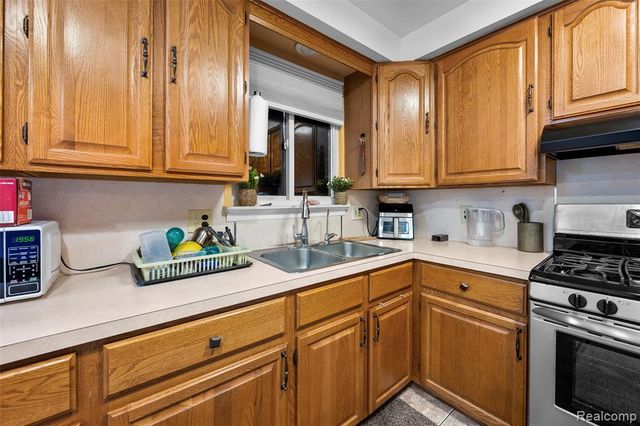 5634 N Lafayette Street, Dearborn Heights, MI 48127