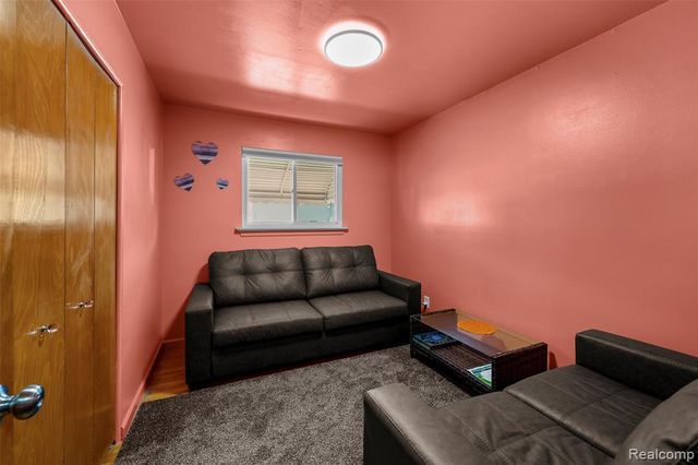 5634 N Lafayette Street, Dearborn Heights, MI 48127
