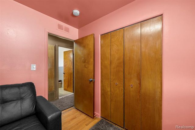 5634 N Lafayette Street, Dearborn Heights, MI 48127