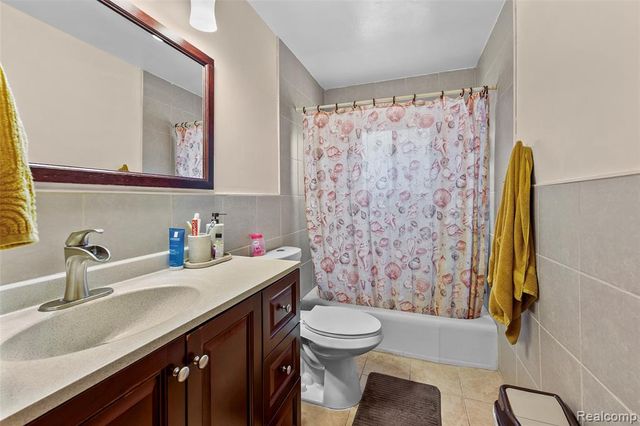 5634 N Lafayette Street, Dearborn Heights, MI 48127