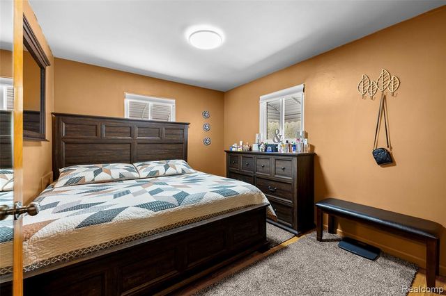 5634 N Lafayette Street, Dearborn Heights, MI 48127