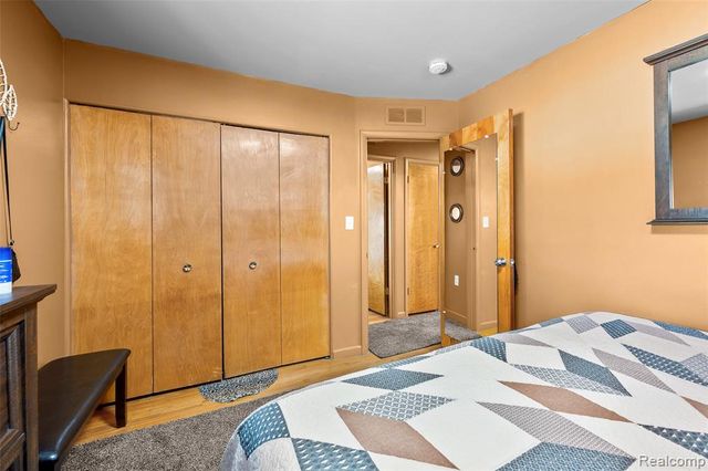 5634 N Lafayette Street, Dearborn Heights, MI 48127