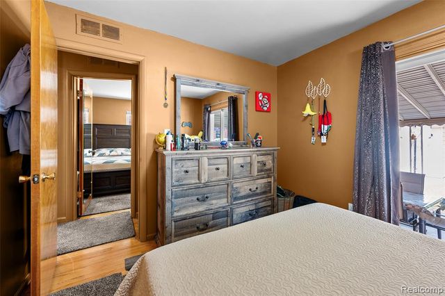 5634 N Lafayette Street, Dearborn Heights, MI 48127