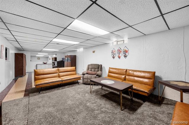 5634 N Lafayette Street, Dearborn Heights, MI 48127