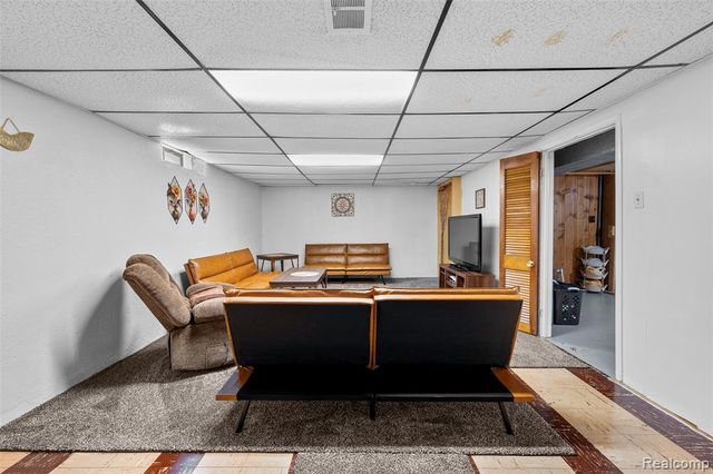 5634 N Lafayette Street, Dearborn Heights, MI 48127