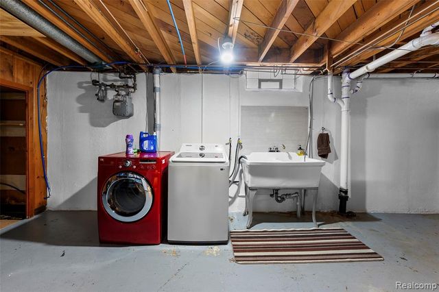 5634 N Lafayette Street, Dearborn Heights, MI 48127