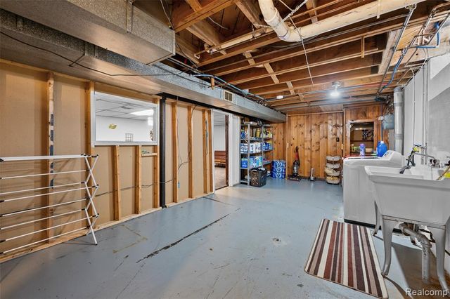 5634 N Lafayette Street, Dearborn Heights, MI 48127