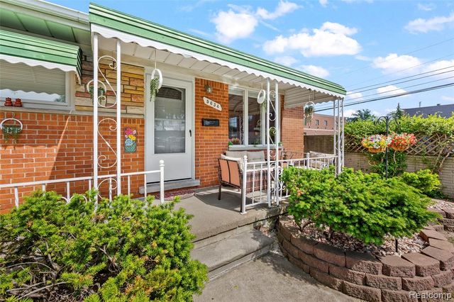 5634 N Lafayette Street, Dearborn Heights, MI 48127