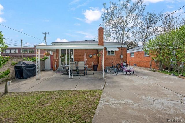 5634 N Lafayette Street, Dearborn Heights, MI 48127