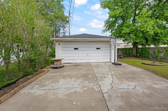 5634 N Lafayette Street, Dearborn Heights, MI 48127