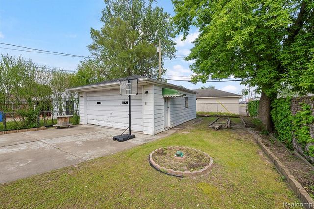 5634 N Lafayette Street, Dearborn Heights, MI 48127